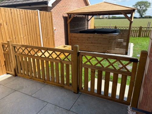 Fence panels cross top - panels:,