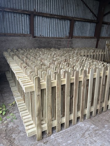 Picket fence panels 900mm - 900mm, high